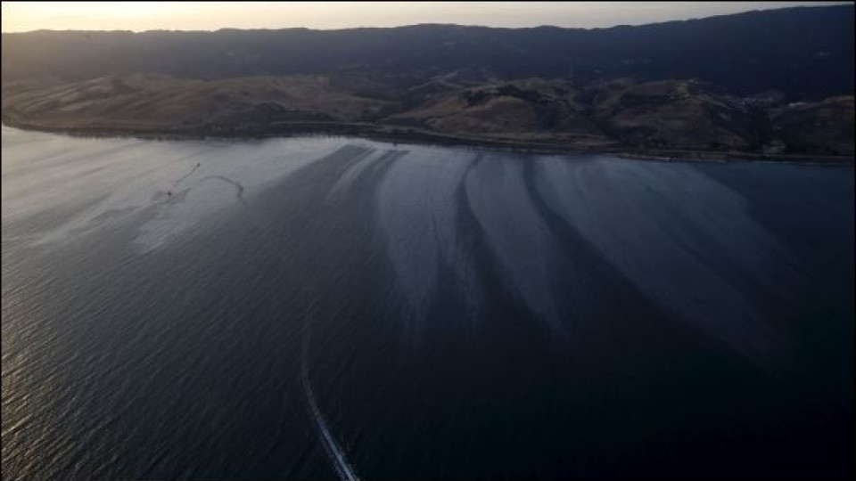 Еко катастрофа в Тихия океан (79 000 литра нефт замърсиха водите)