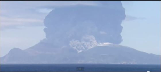 Япония обяви извънредна евакуация заради вулкан