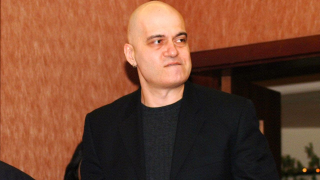 Разкритие: Виж в какво се забърка Слави Трифонов!