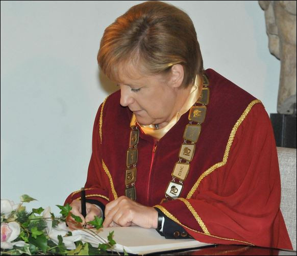 Ангела Меркел забрани кирилицата в Инстаграм