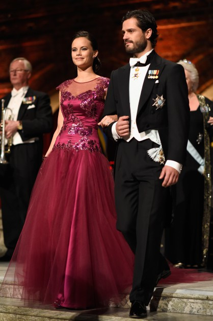 Моделката София казва „ДА“ на принц Карл Филип