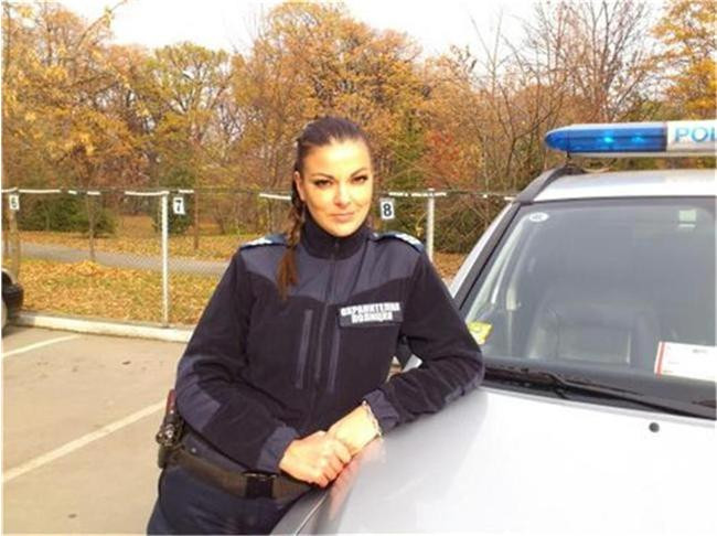 Полицайката Ана публикува снимка на Хитлер в профила си!