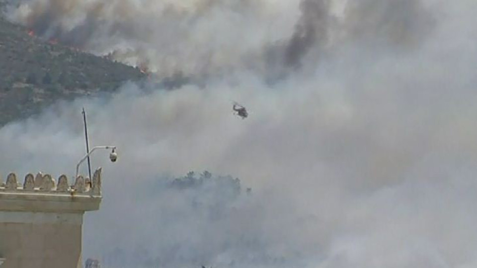 Огромни пожари в Гърция (Атина пред евакуация)