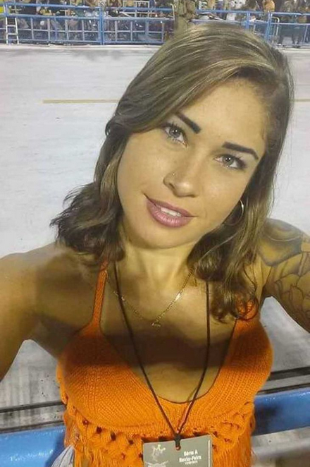 Бразилката Рита Матос от улична чистачка до звезда в мрежата (СНИМКИ)