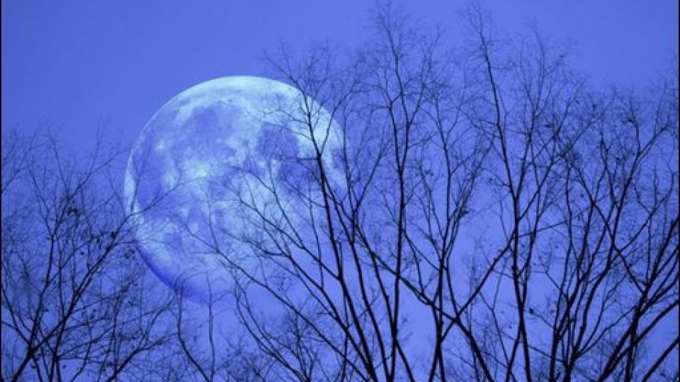Тази вечер е явлението „Синя луна“ (А защо луната не е синя?)