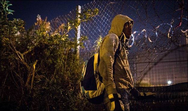 Инвазия край Ламанша: Имигранти разбиха границите нахлуват в Англия