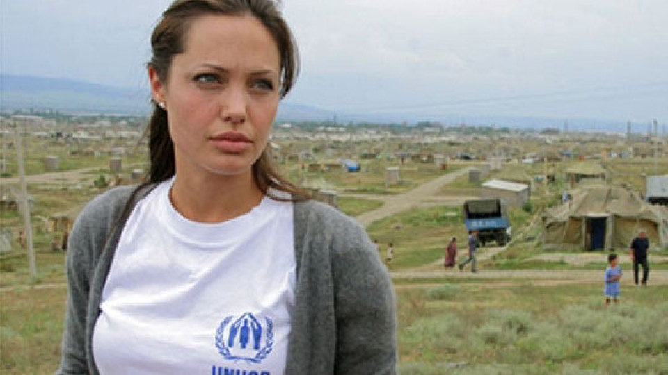 Анджелина Джоли къса с хуманитарната дейност