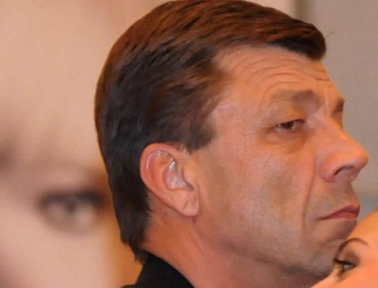 Александър Найденов преби гаджето си насред София, момичето с разбит нос