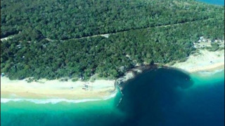 Гигантска дупка в Австралия шокира туристи – плаж изчезна за секунди