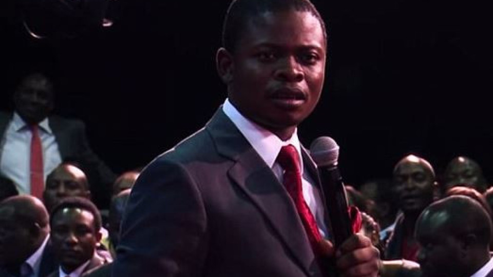 Проповедник от Зимбабве шашна: Ходя по въздуха (Видео)