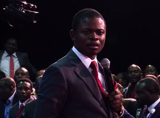 Проповедник от Зимбабве шашна: Ходя по въздуха (Видео)