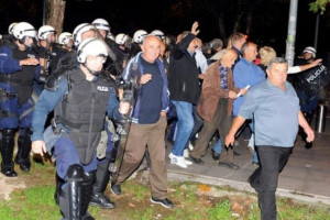 Черна гора в пожара на протестите: Хиляди на улиците, има и ранени