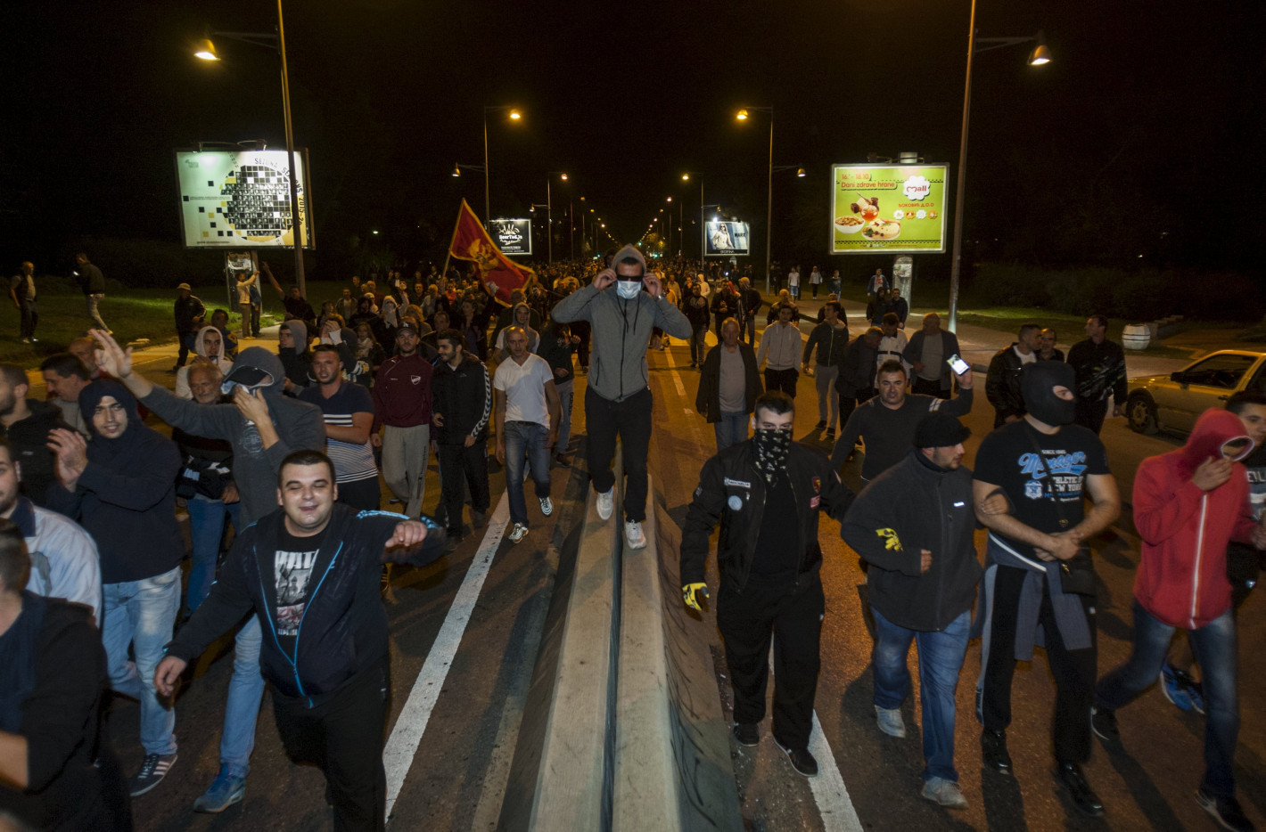 Черна гора в пожара на протестите: Хиляди на улиците, има и ранени