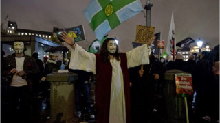 "Anonymous" предизвикаха хаос в Лондон (Развяха по улиците български знамена)