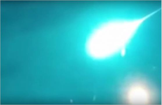 Син метеорит премина над Русия (Видео)