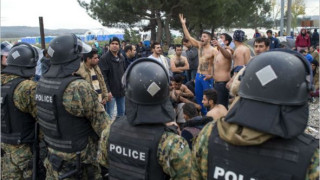 Бунтове край Македония: Европа забрани влизането на мигранти