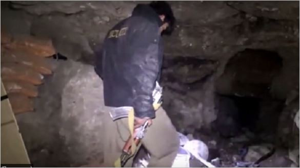Ислямска държава: Тайните тунели на смъртта