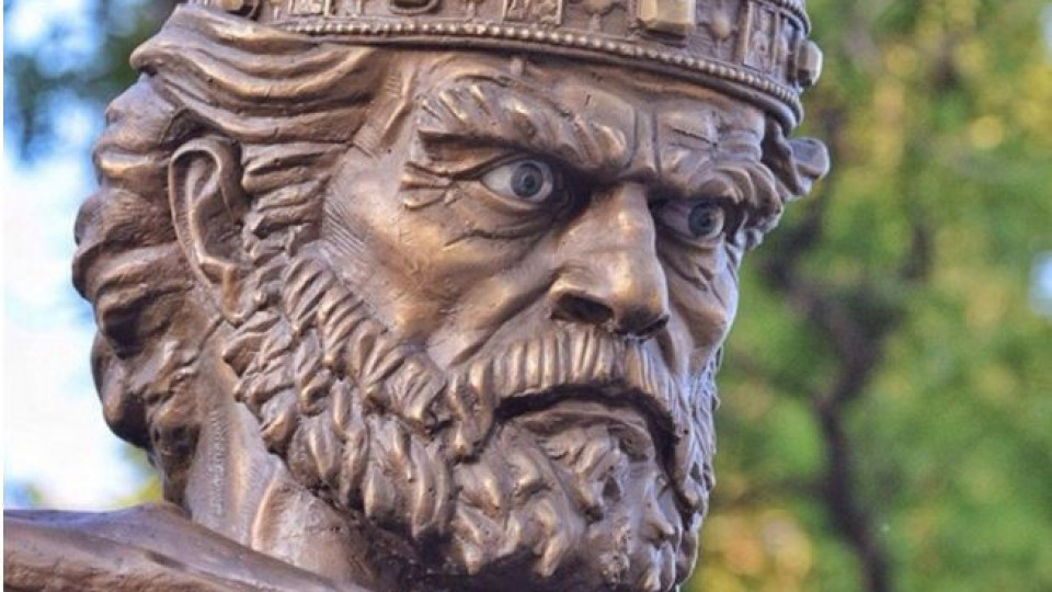 Паметникът на Цар Самуил в Топ 8 на най-безумните скулптурни творения в света (СНИМКИ)