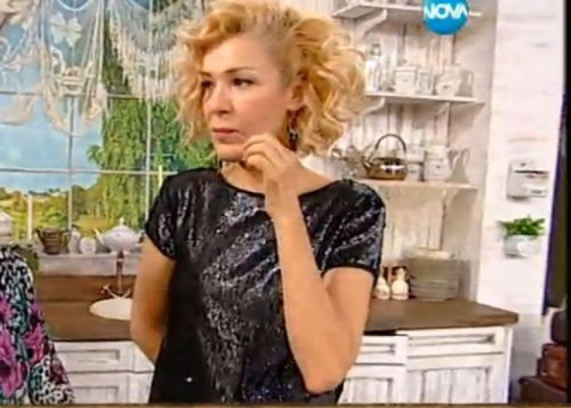 Гала изтрещя напълно
