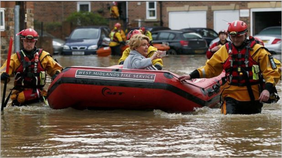 Англия във воден ад: Невиждани наводнения на Коледа