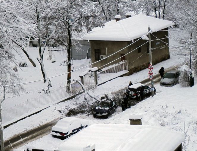 България в снежен капан: Кои са критичните райони след бедствието