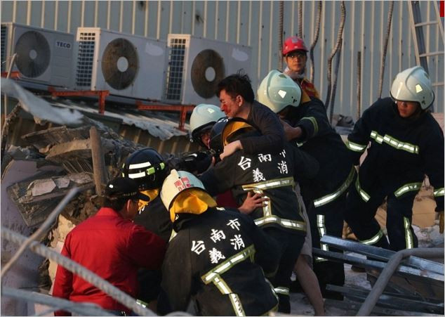 Разрушително земетресение в Тайван (Жертвите са десетки)