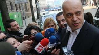 Грандиозен скандал около референдума на Слави Трифонов