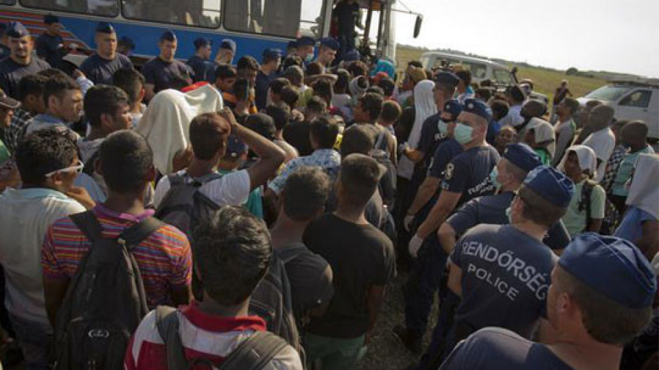 Кале евакуира „Джунглата”: Бежанския лагер пред бунт