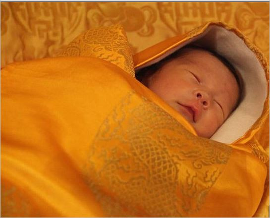Принц на драконите става крал на Бутан (Вижте наследника на най-щастливото кралство)