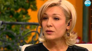 Гала изплю камъчето