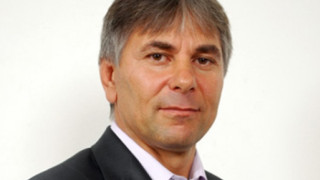 Наследникът на Пламен Миланов бере душа в болница