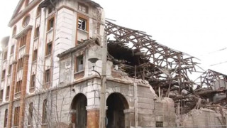 Пазят тютюневия склад в Пловдив с жива верига (Още за скандала)