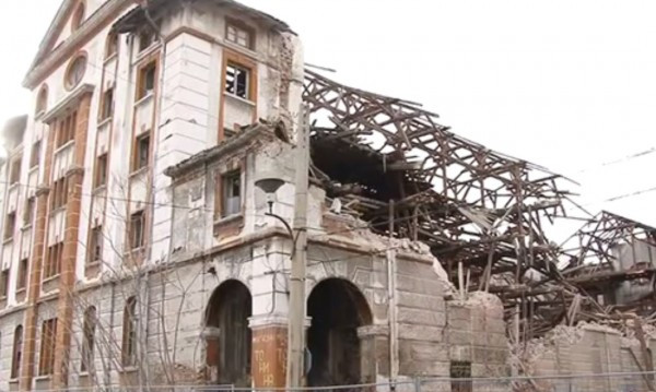 Пазят тютюневия склад в Пловдив с жива верига (Още за скандала)