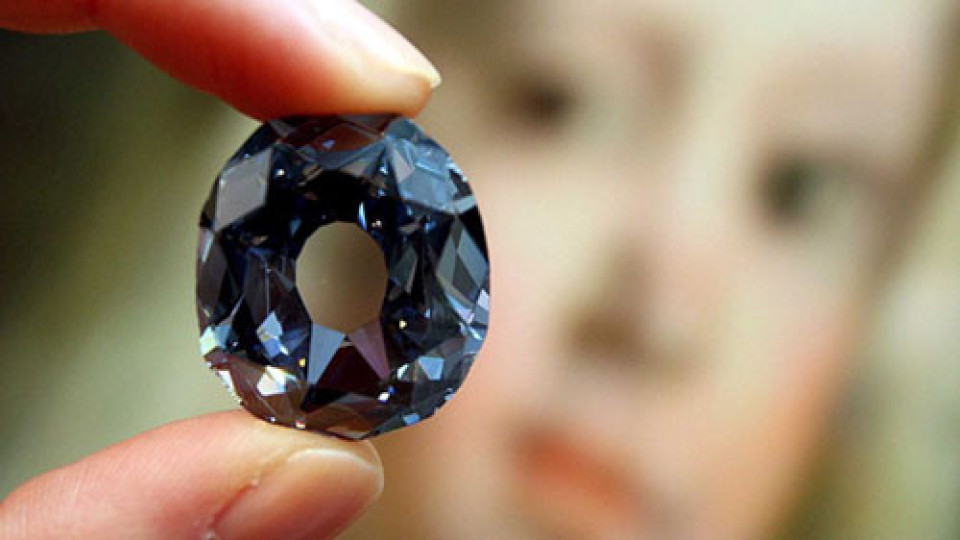 Син диамант чупи рекорди в Азия (Обявиха го за най-скъпия в света)