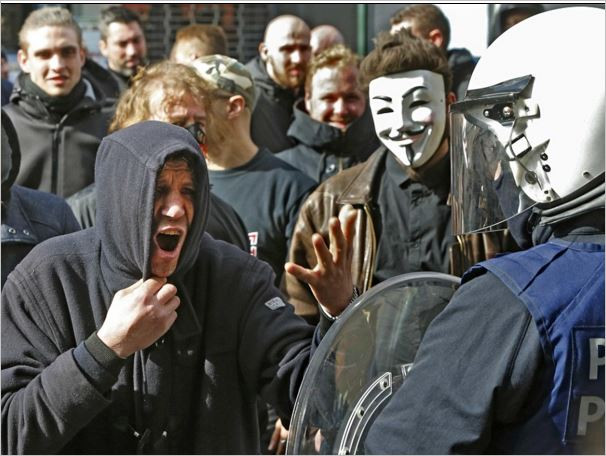 Неонацисти сеят хаос в Брюксел (Полицията безпомощна пред демонстрантите)
