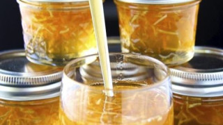 Проф. Мермерски: Мляко, мед и прополис най-мощните лекарства