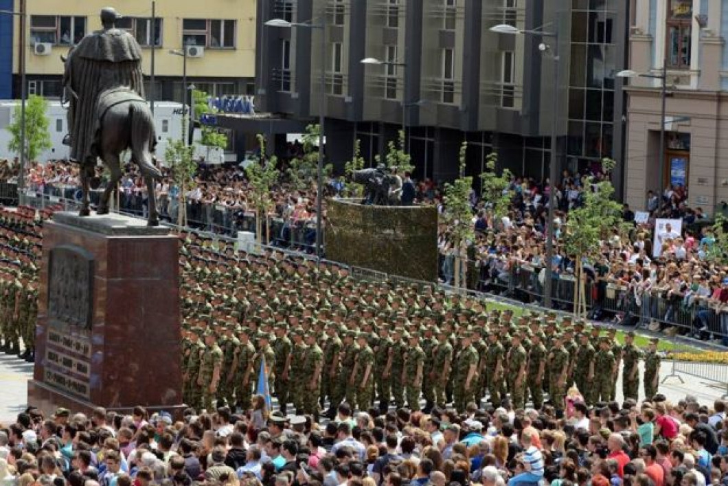 Грандиозни паради за Деня на победата и Деня на Европа (Снимки)