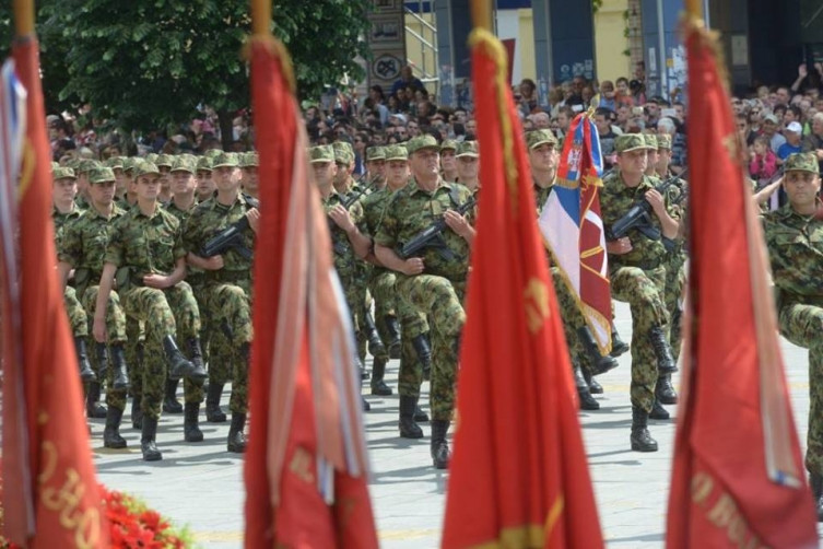 Грандиозни паради за Деня на победата и Деня на Европа (Снимки)