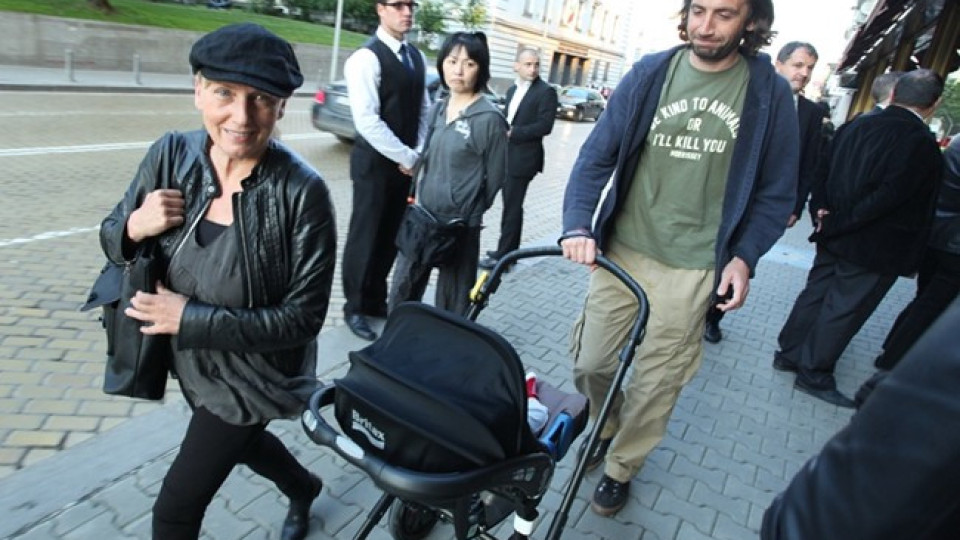 Елена Йончева показа бебето навръх РД на Сергей Станишев (Фото)