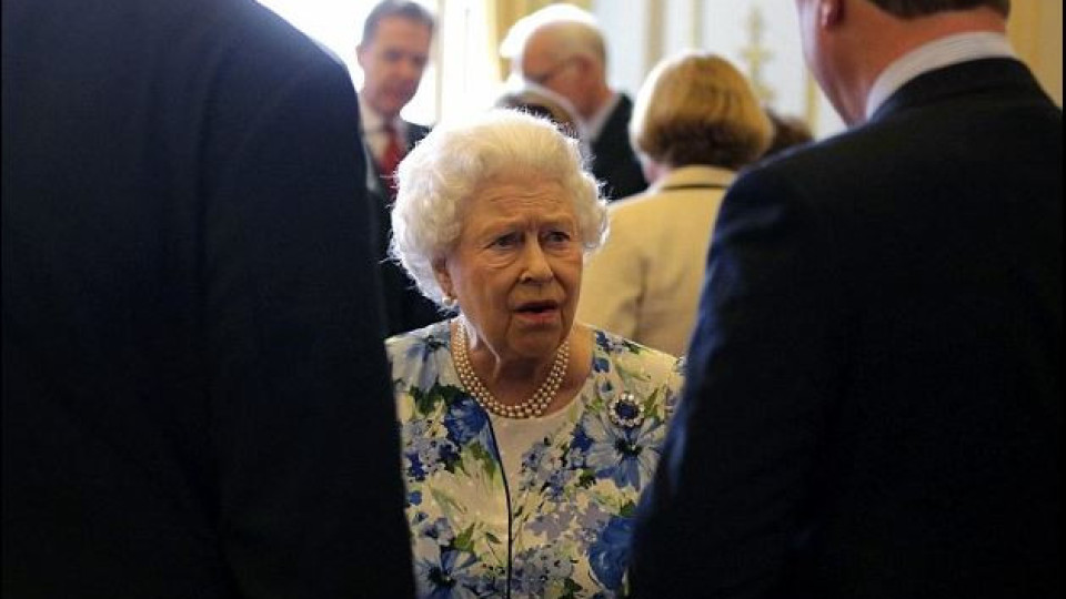 Кралица Елизабет спретна страшен гаф (Подробности)