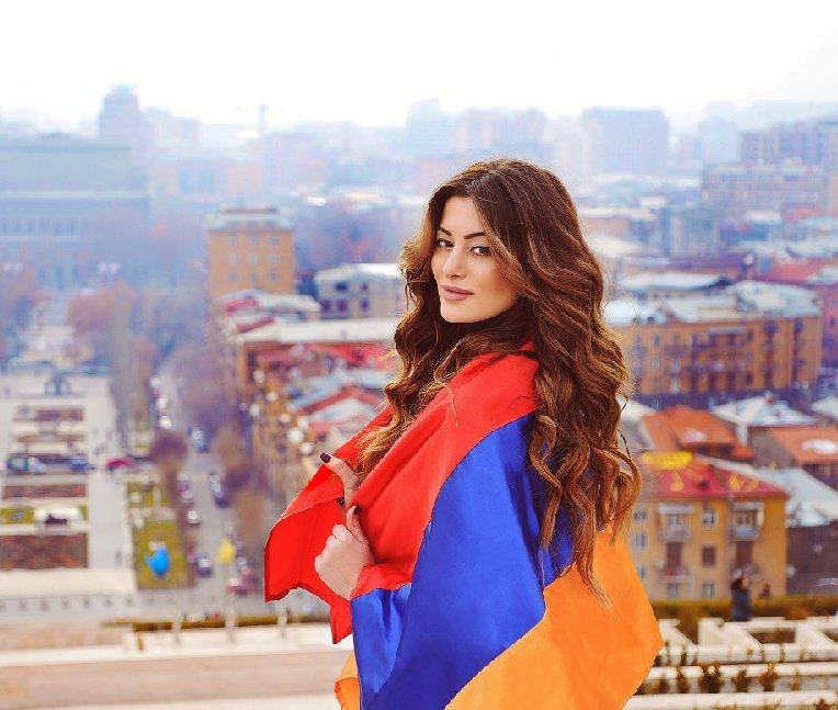Арменката Ивета Мукучян – най-красивата певица на Евровизия 2016 (Снимки)