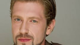 Удари кьоравото: Виж каква 24-годишна красавица заби Калин Врачански!