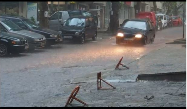 Воден ад в Стара Загора: Улиците под вода