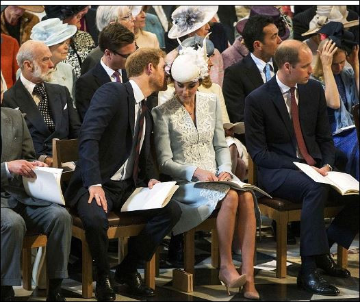 Кейт и Хари с кралски гаф на официален прием