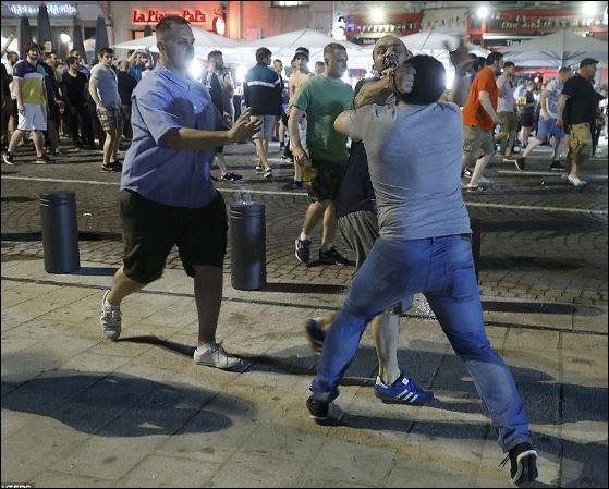 Евро 2016 започна с бой и сблъсъци