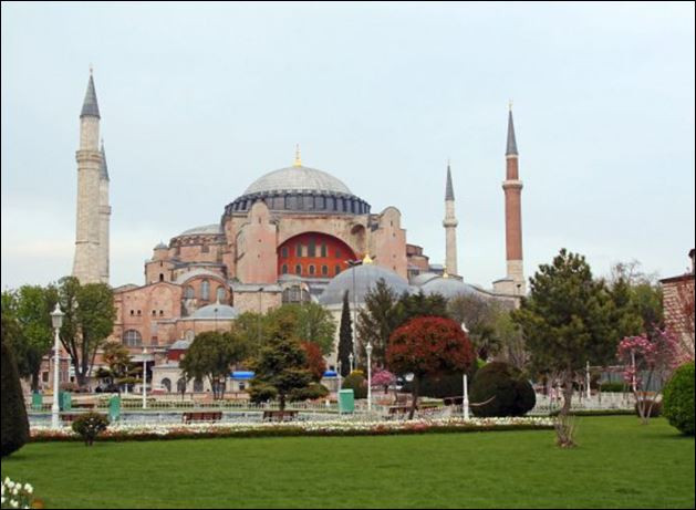 Битка за Света София в Истанбул: Искат да я превърнат в джамия!