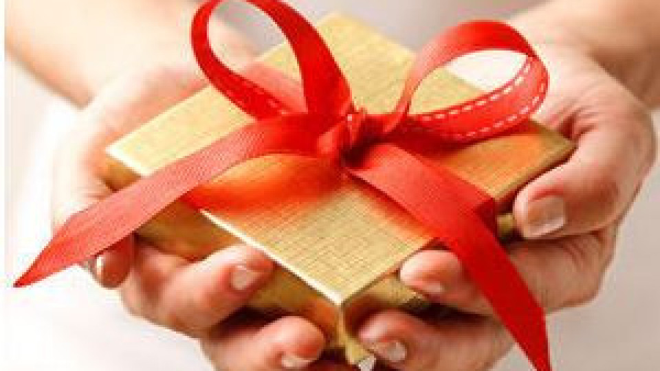 Подаръци, които носят нещастие (Никога не подарявайте тези 7 неща)