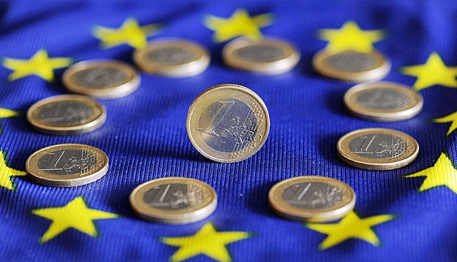 ЕС въвежда задължително еврото във всички страни