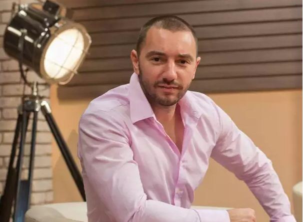 Антон Хекимян и Малкия Канар като две капки вода