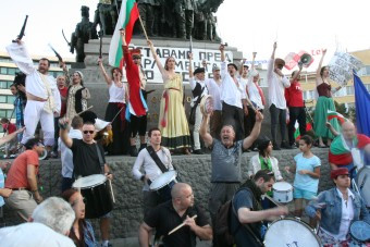Метастазите на кулоарния майдан